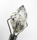 Bra Pris Äkta Oslipad Diamant Kvarts 6,35 carat Naturlig Kristall med Actinolit från Afganistan Köp Nu!