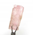 Bra Pris Rå Oslipad Rosa Turmalin 8,18 carat Naturlig Kristall från Kunar Afganistan Köp Nu!