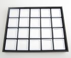 (bild för) Bra Pris Etui  till ädelstenssamling inklusive 20 st 40x40 mm vita plast box, Svart öppen ram. Storlek på lådan är 240x190 mm Köp Nu!