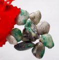 Smyckepåse med 10 st Trumlad Smaragd Malm 50 gram Grön i Vit Matrix