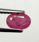 (bild för) Bra Pris Mycket Fin Rosaaktigt Röd - Purpur Röd Rubin 0,67 carat Oval Slipad Fin Lyster & Prisvärd Kvalitet från Madagaskar Köp Nu!