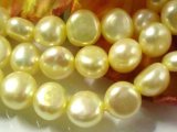 (bild för) Ljusgul Sötvattenspärlor Nugget 6-7 mm 37-39 cm/str.
