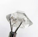 Bra Pris Äkta Oslipad Diamant Kvarts 6,21 carat Naturlig Kristall med Actinolit från Afganistan Köp Nu!