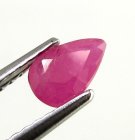 (bild för) Bra Pris Mycket Fin Rosaaktigt Röd - Purpur Röd Rubin 0,55 carat Dropp Slipad Fin Lyster & Prisvärd Kvalitet från Madagaskar Köp Nu!