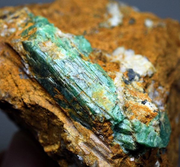 (bild för) Bra Pris Sällsynt Topp Grön Panjshir Smaragd Kristall 150 gram i Matrix fr Afganistan Köp Nu! - Klicka på bild för att stänga