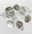 (bild för) Bra Pris Parti 10 st Äkta Oslipad Diamant Kvarts 27,81 carat Naturlig Kristall med Actinolit från Afganistan Köp Nu!