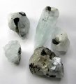 Bra Pris Parti 5 st Fin Obehandlad Akvamarin 128 carat Naturlig Kristall med Shörl från Skardu Pakistan Köp Nu!