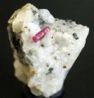 Bra Pris Sällsynt Röd Rubin Kristall i Matrix 17 gram från Mogok Burma Köp Nu!