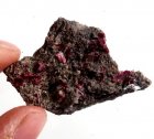 Sällsynt Mineral Erythrit 13 Gram Naturliga Kristaller på matrix
