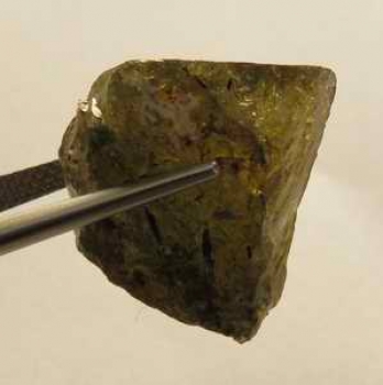 Rå Sphene 24,52 Ct Naturlig Kristall 18x16x9 mm