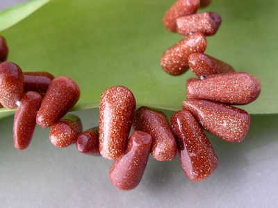 Sträng Guldbrun Sandsten ca 100 carat Polerad Dropp Borrad Fin Kvalitet