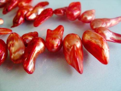 Orangeröd Sötvattenspärlor Blister 13-17mm 37-39cm/str.