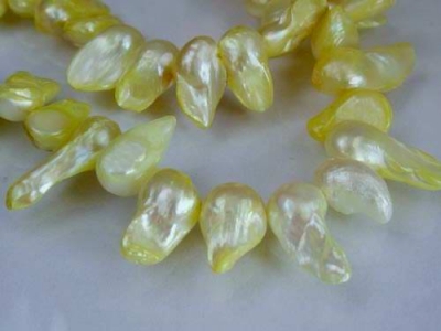 Gul Sötvattenspärlor Blister 13-17mm 37-39cm/str.