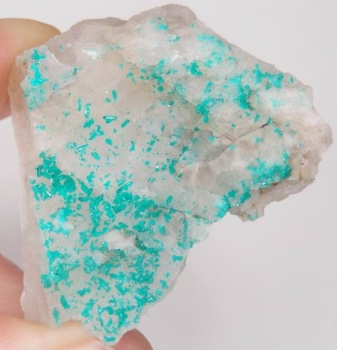 Bra Pris Sällsynt Mycket Fin Mindre Kristaller av Dioptas på Kvarts 29,7 gram Synnerligen Populär Vacker Samlar mineral från Kaokoveld, Namibia Köp Nu!