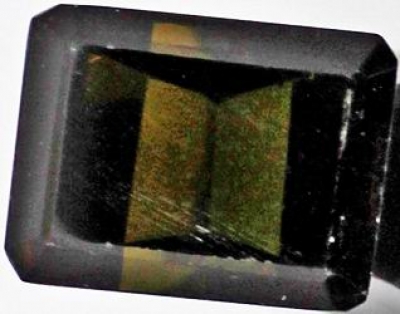 Bra Pris Mycket Fin Brun Grön Epidot 5,43 carat Oktagon Slipning Fin Kvalite från Afganistan Köp Nu!