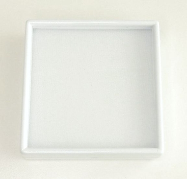 Bra Pris Stor modell av Vit plast box 90x90x25 mm glaslock, extra hög och lämplig för större ädelsten eller set Köp Nu!