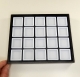 Bra Pris Etui  till ädelstenssamling inklusive 20 st 30x30 mm vit plast box, Svart öppen ram. Storlek på lådan är 180x150 mm Köp Nu!