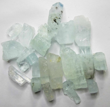 Good Price Parcel 21 pcs Nice Untreated Aquamarine 150 carat Natural Crystal from Skardu Pakistan Purchase Now!