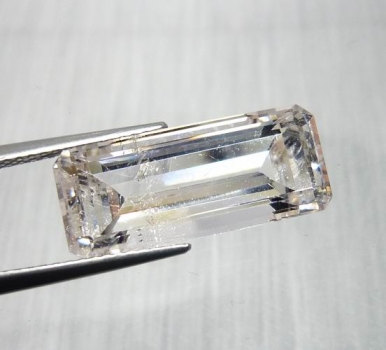 Bra Pris Mycket Sällsynt Danburit 8,90 carat Oktagon Slipning Topp Lyster från Mexiko Köp Nu!