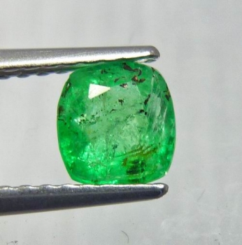 Bra Pris Sällsynt Vacker Grön Panjshir Smaragd 0,62 carat Kudd Slipning Fin Kvalitet fr Panjshir Valley Afganistan Köp Nu!