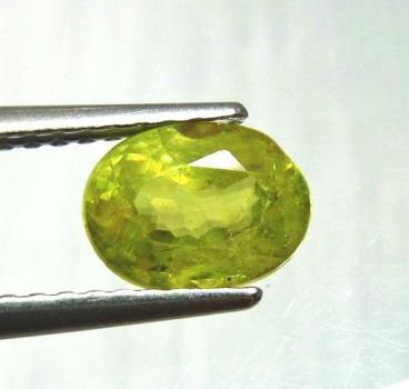 Bra Pris FIn Lyster Gulgrön Sphene (Titianit) 1,28 carat Oval Slipad Mycket Fin Kvalitet från Madagaskar Köp Nu!