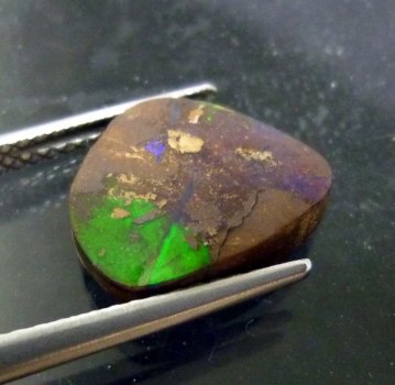 Bra Pris Lystrande Boulder Opal 2,81 carat Fancy Cabochon från Australien Köp Nu!