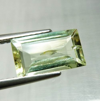 Bra Pris Vacker Gulgrön Heliodor (Beryll) 1,69 carat Baugett Slipning Fin Kvalitet från Brasilien Köp Nu!
