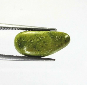 Bra Pris Mycket Intressant Stichtit 3,34 carat Fancy Cabochon Vacker Färg fr Tasmanien Köp Nu!