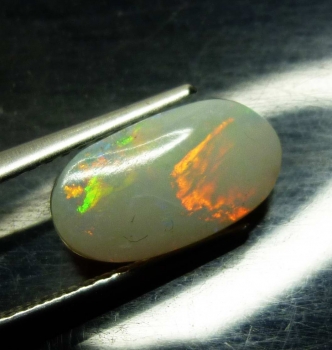 Bra Pris Lystrande Solid Opal 1,67 carat Fancy Oval Cabochon från Australien Köp Nu!