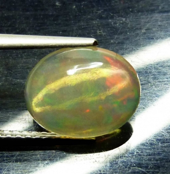 Bra Pris Topp Lyster Etiopisk Opal 1,68 carat Oval Cabochon Slipning Topp Kvalitet Köp Nu!