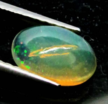 Good Price Top Luster Ehiopian Opal 0,57 carat Oval Cabochon Cut Top Quality Purchase Now!