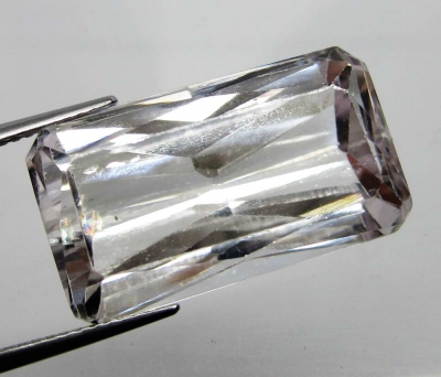 Bra Pris Mycket Fin kvalitet Snygg Rosa Kunzit 28,26 carat Oktagon Slipning Fin Lyster från Afganistan Köp Nu!