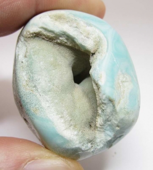 Bra Pris Mycket Fin Sällsynt Blå Aragonit 61,70 gram Trumlad Intressant Utseende från Pakistan Köp Nu!