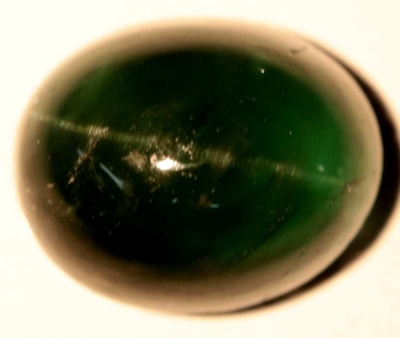 Bra Pris Grön Apatit Kattöga 2,22 carat Oval Cabochon Slipning från Madagaskar Köp Nu!
