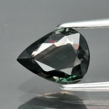 Bra Pris Mycket Bra Kvalitet Obehandlad Grön Safir 1,21 carat Dropp Slipning Härlig Färg & Lyster från Thailand Köp Nu!