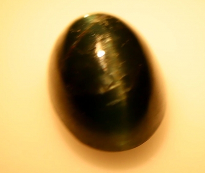 Bra Pris Grön Apatit Kattöga 2,10 carat Oval Cabochon Slipning från Madagaskar Köp Nu!