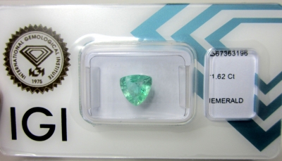 Bra Pris Certifierad Mycket Sällsynt Etiopisk Vacker Grön Smaragd 1,62 carat Trilliant Slipning Fin Kvalitet & Lyster Köp Nu!