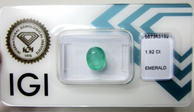 Bra Pris Certifierad Mycket Sällsynt Etiopisk Vacker Grön Smaragd 1,92 carat Oval Slipning Fin Kvalitet & Lyster Köp Nu!