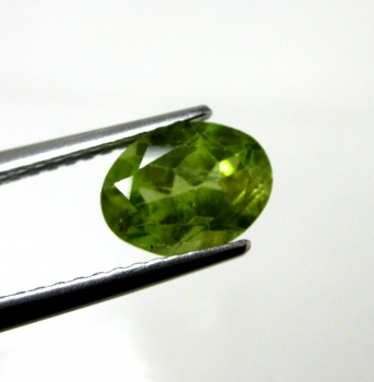 Bra Pris Mycket Fin Topp Grön Peridot 0,85 carat Oval Slipad Mycket Fin Lyster & Kvalitet från Pakistan Köp Nu!