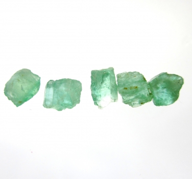 Bra Pris Parti 5 st Rå Sällsynt Blåaktigt Grön Smargad Kristall 3,39 carat Naturlig Kristall Transparent-Transl. Afghan Köp Nu!