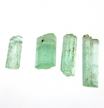 Bra Pris Parti 4 st Rå Sällsynt Blåaktigt Grön Smargad Kristall 3,49 carat Naturlig Kristall Transparent-Transl. Afghan Köp Nu!