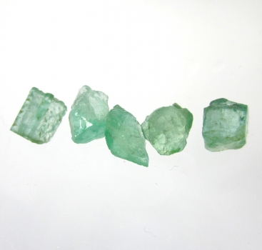 Bra Pris Parti 5 st Rå Sällsynt Blåaktigt Grön Smargad Kristall 4,06 carat Naturlig Kristall Transparent-Transl. Afghan Köp Nu!