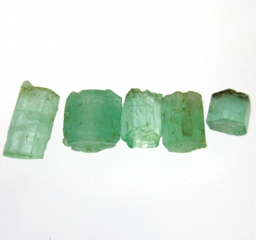 Bra Pris Parti 5 st Rå Sällsynt Blåaktigt Grön Smargad Kristall 5,89 carat Naturlig Kristall Transparent-Transl. Afghan Köp Nu!