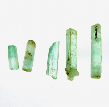 Bra Pris Parti 5 st Rå Sällsynt Blåaktigt Grön Smargad Kristall 2,66 carat Naturlig Kristall Transparent-Transl. Afghan Köp Nu!