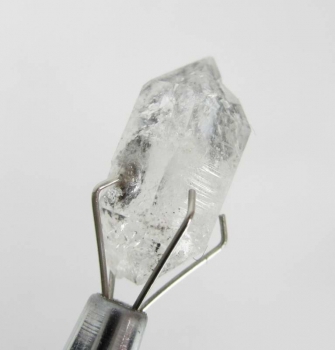 Good Price Genuine Uncut Diamond Quarts 6,78 carat Natural Crystal with Actinolite från Afganistan Purchase Now!