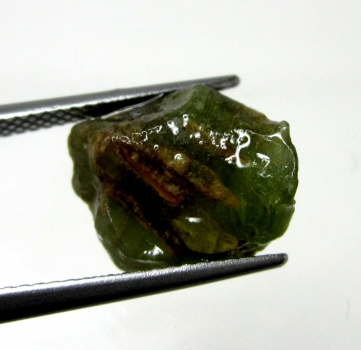 Bra Pris Rå Oslipad Fin Oliv Grön Peridot 10,82 carat Naturlig Kristall Transparent-Translucent från Pakistan Köp Nu!