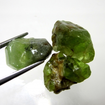 Parti 3 st Bra Pris Rå Oslipad Fin Oliv Grön Peridot 27,96 carat Naturlig Kristall Transparent-Translucent från Pakistan Köp Nu!
