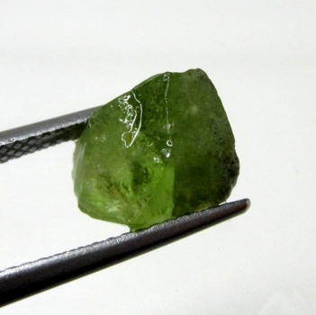 Bra Pris Rå Oslipad Fin Oliv Grön Peridot 4,39 carat Naturlig Kristall Transparent-Translucent från Pakistan Köp Nu!