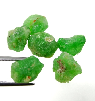 Bra Pris Parti 6 st Mycket Sällsynt Intensiv Grön Tsavorit Granat 16,56 carat Naturlig Kristall Topp Kvalitet från Tanzania Köp Nu!