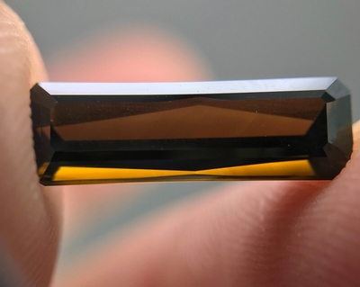 Bra Pris Mycket Fin Brun Grön Epidot 3,70 carat Oktagon Slipning Topp Kvalite & Färg från Pakistan Köp Nu!